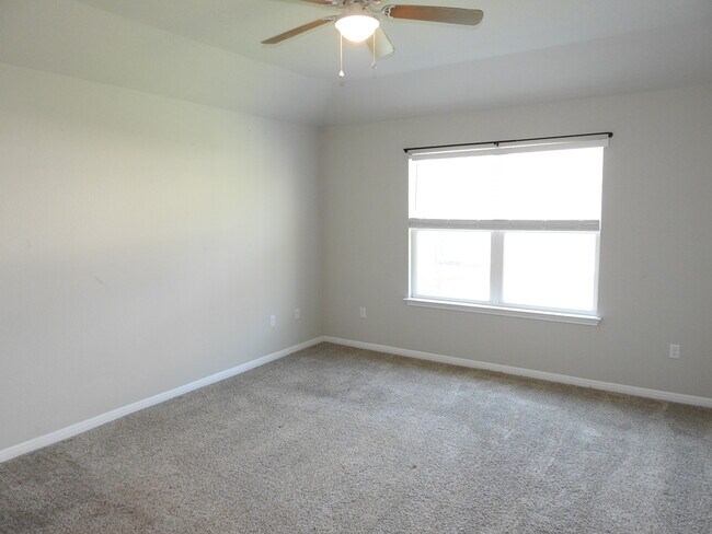 Building Photo - 621 Callahan Ln