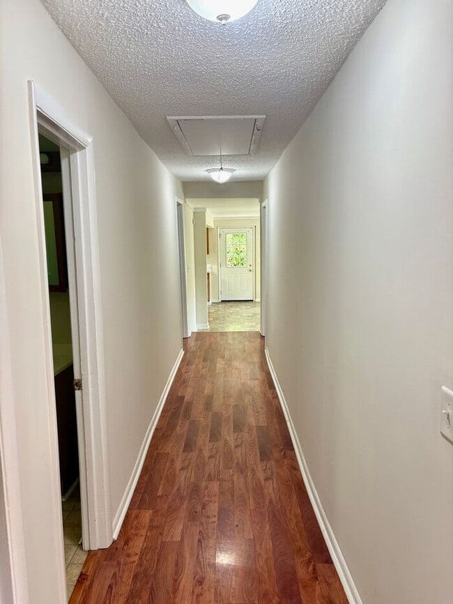 Building Photo - 3 Bed /2.5 Bath East Nash!