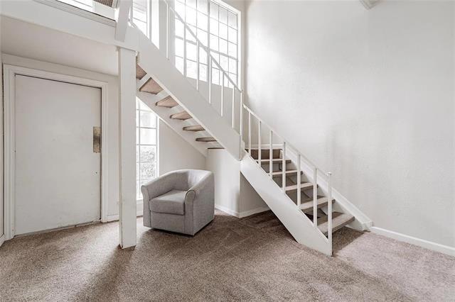 Building Photo - 10438 High Hollows Dr