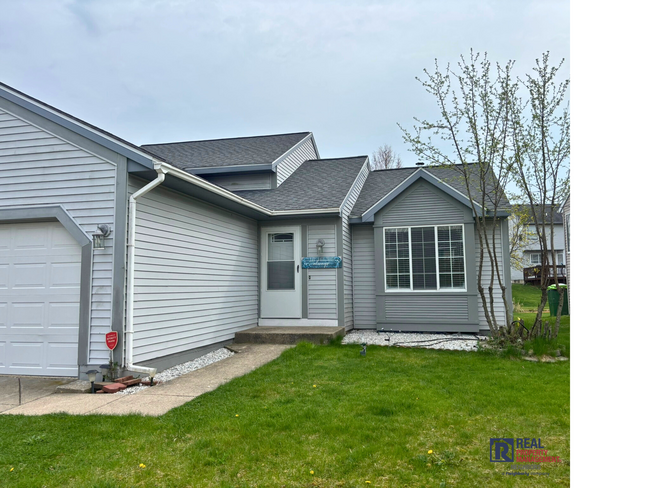 Primary Photo - Three Bed, Two Bath Furnished Home Availab...
