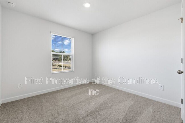 Building Photo - 238 Tiger Lily Dr