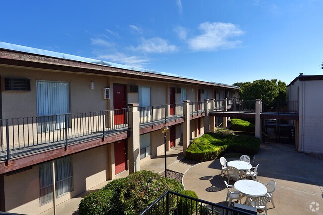 Building Exterior - Casa Del Sol Apartments