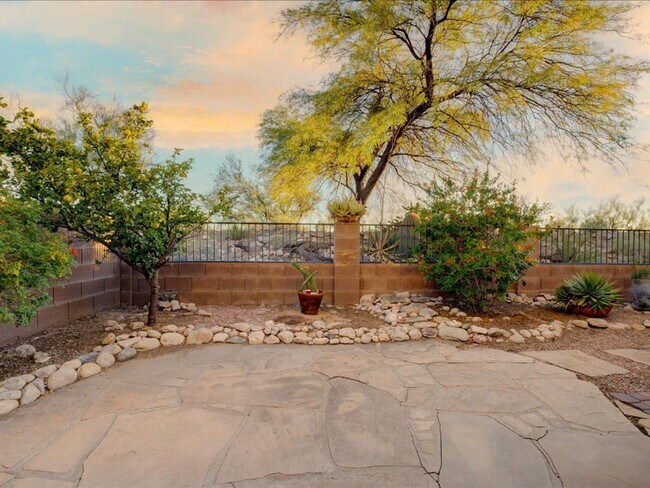 Building Photo - Beautiful 2-Bedroom, 2-Bath Home with Community Pool