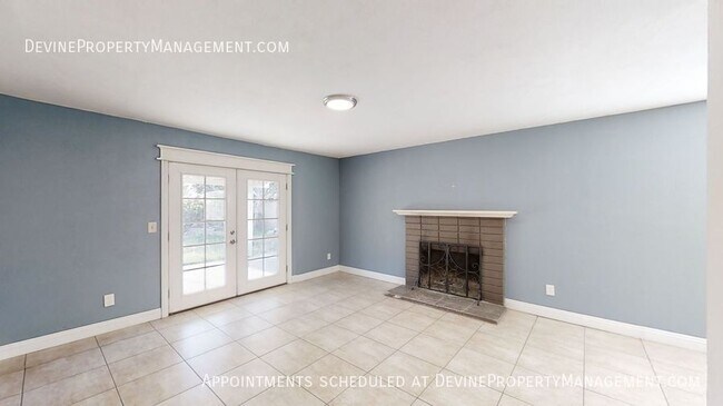 Building Photo - 12995 Chestnut Ave