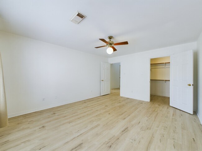 Building Photo - 5627 Winsome Ln