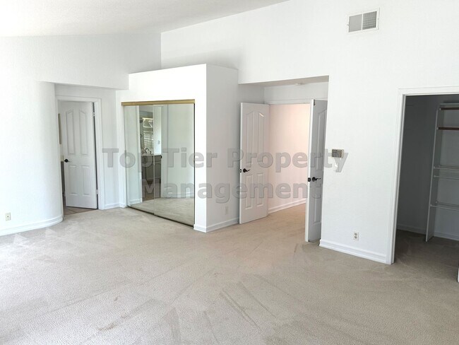 Building Photo - Beautiful 3 Bed / 2.5 Bath / 2,211 Sqft Sa...