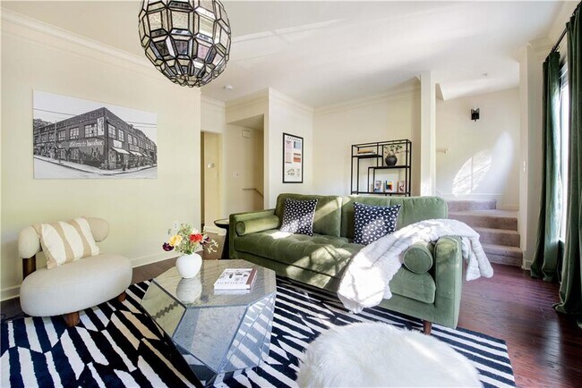 Building Photo - 1402 Markan Dr NE