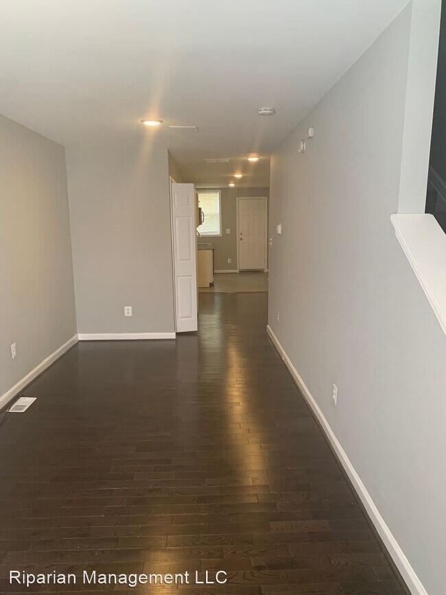 3 br, 1.5 bath House 2465 Brentwood Avenue 2465 Brentwood Ave