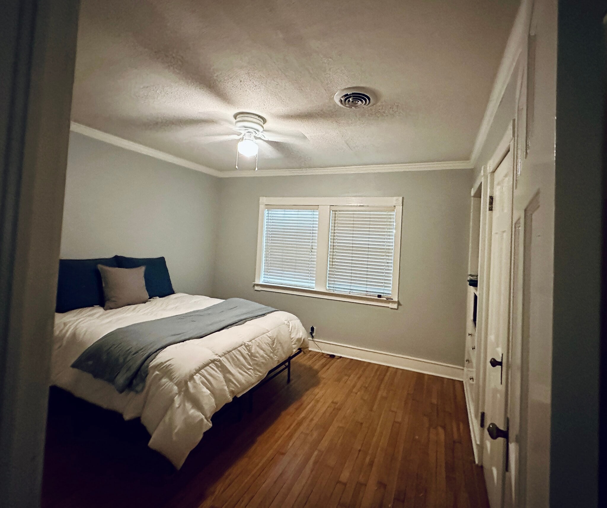 Second Bedroom - 4624 Calmont Ave