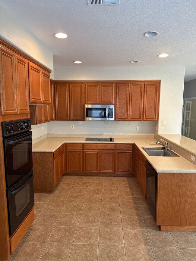 Building Photo - Everything you wanted