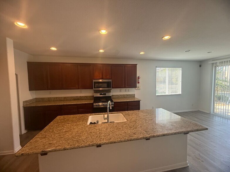 Building Photo - 1410 Butterfly Ct