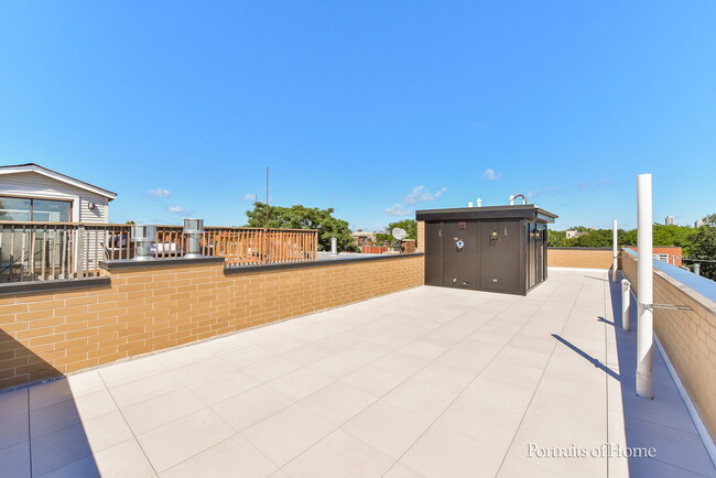 Building Photo - 2135 N Lakewood Ave