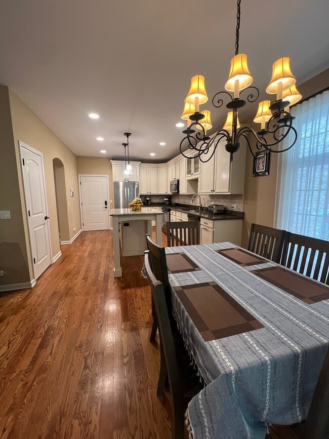 Building Photo - 1231 Caroline Ct