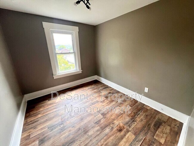 Building Photo - 4535 4th Ave