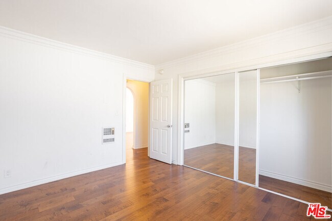 Building Photo - 2616 5th St