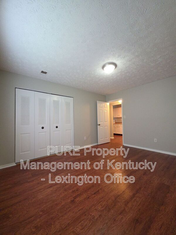 Building Photo - 352 Redding Rd