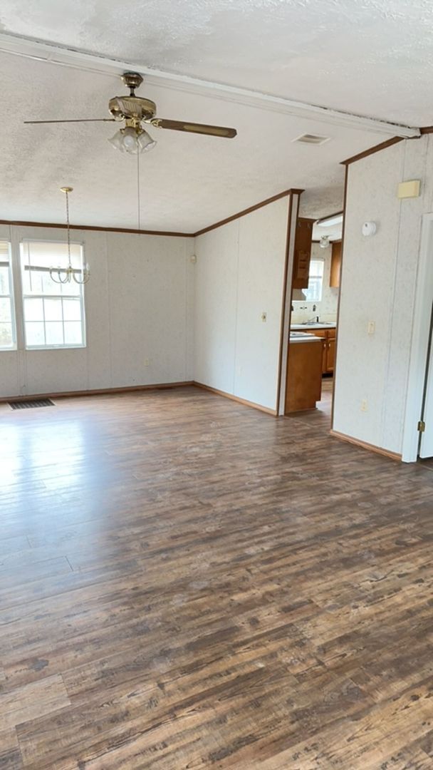 Building Photo - 502 Wagon Wheel Rd