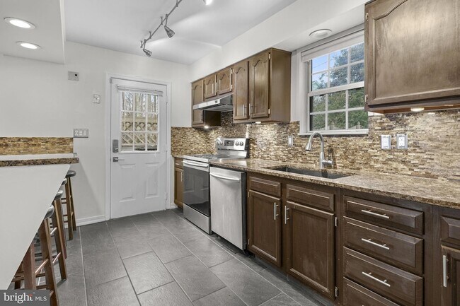 Building Photo - 3743 8th St