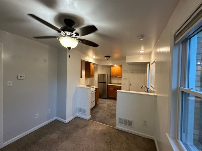 Building Photo - 3013 Glendale Ave