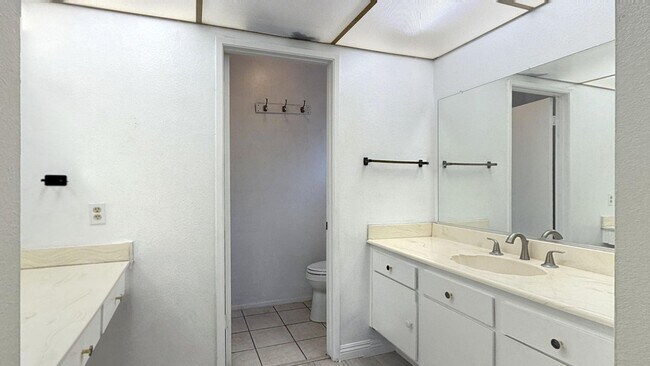 Building Photo - 148 Carmody St