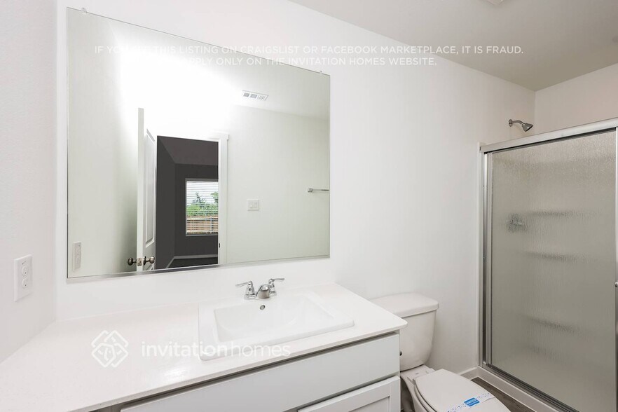 Building Photo - 2415 Fleming Dr