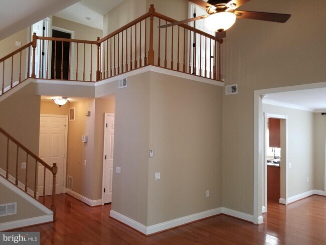 Building Photo - 408 Foxridge Dr SW