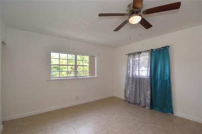 Building Photo - 5385 SW 8th Ct