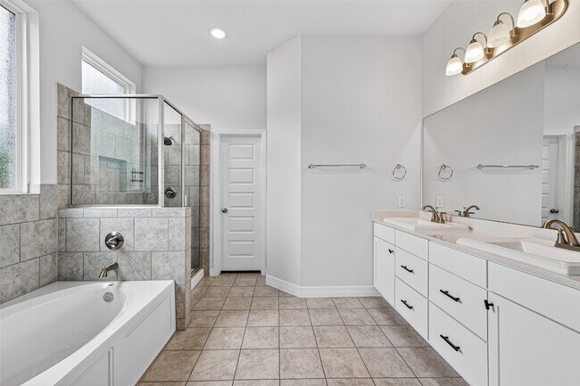 Building Photo - 6602 Albany Forest Ct