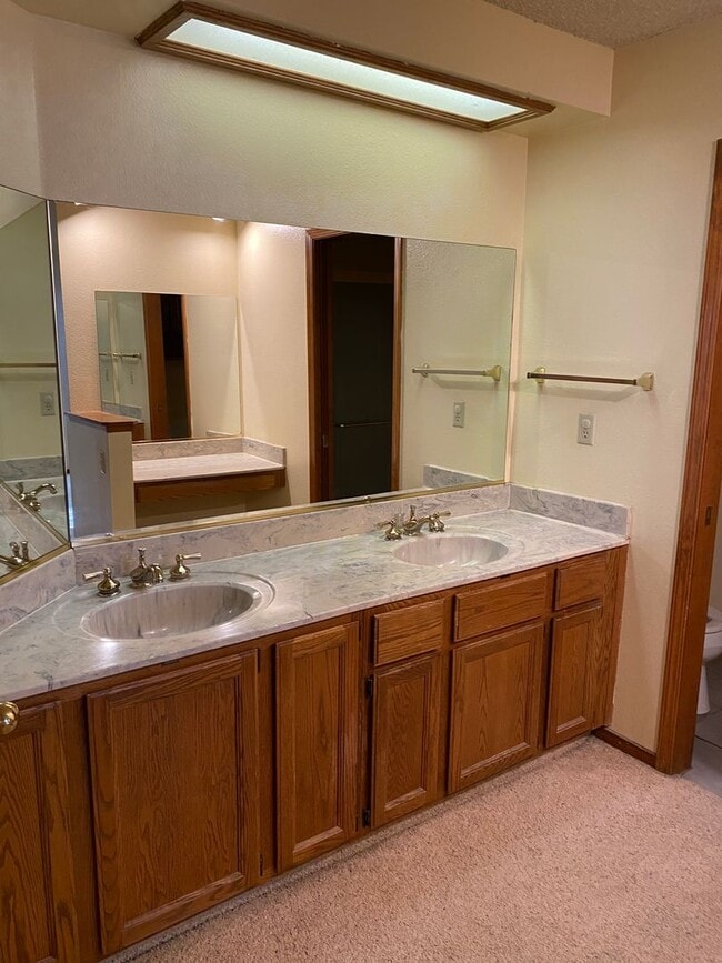 Building Photo - Beat the heat in North Hanford, Central air, and pool!