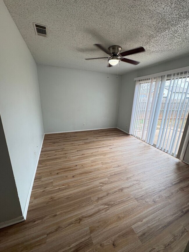 Building Photo - 2704 Aftonshire Way