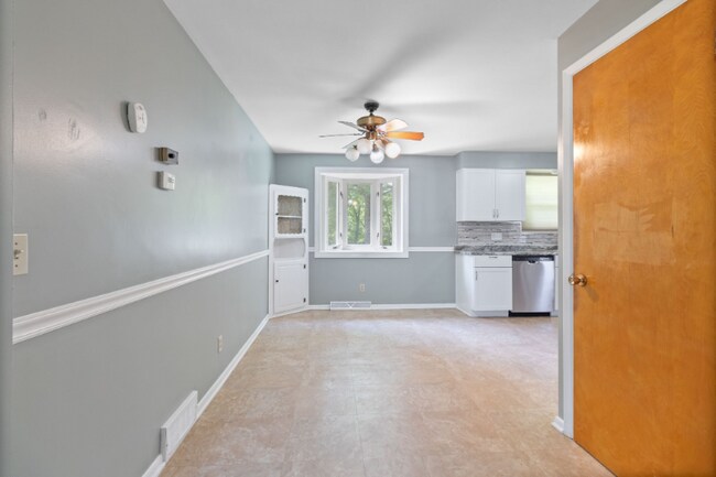 Building Photo - 3441 Nandale Dr