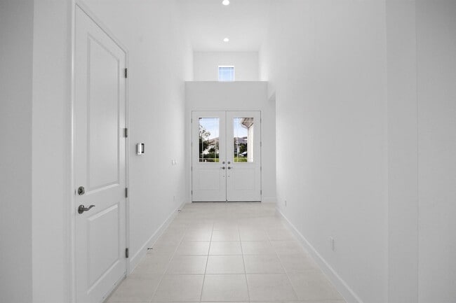 Building Photo - 15144 Wildwood Cir