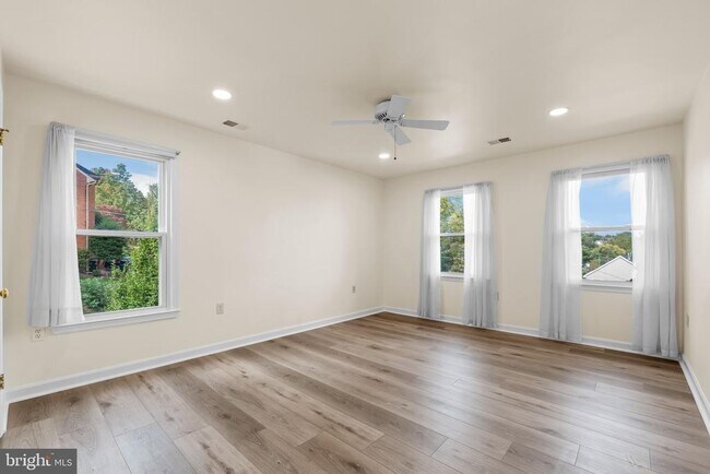 Building Photo - 1130 20th St S