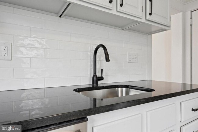 Building Photo - 10 W Jefferson St