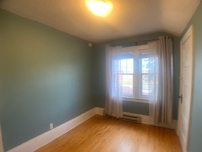 Building Photo - 1428 Snelling Ave N