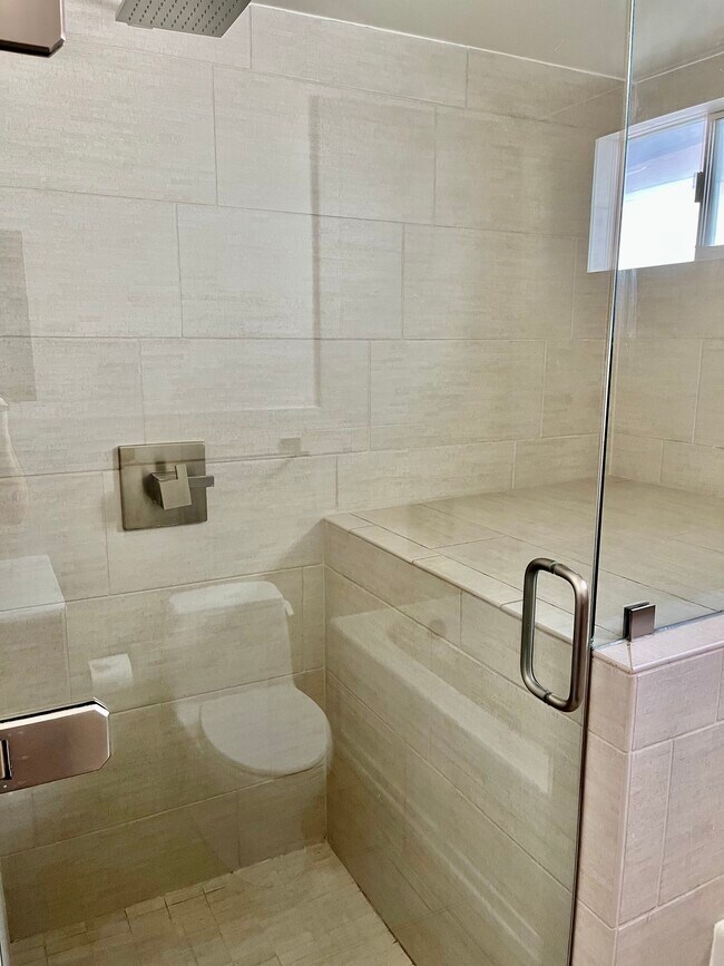 Bathroom - 31 N Venice Blvd