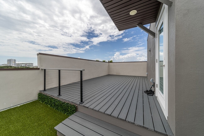 Building Photo - 2325 1st Ave S