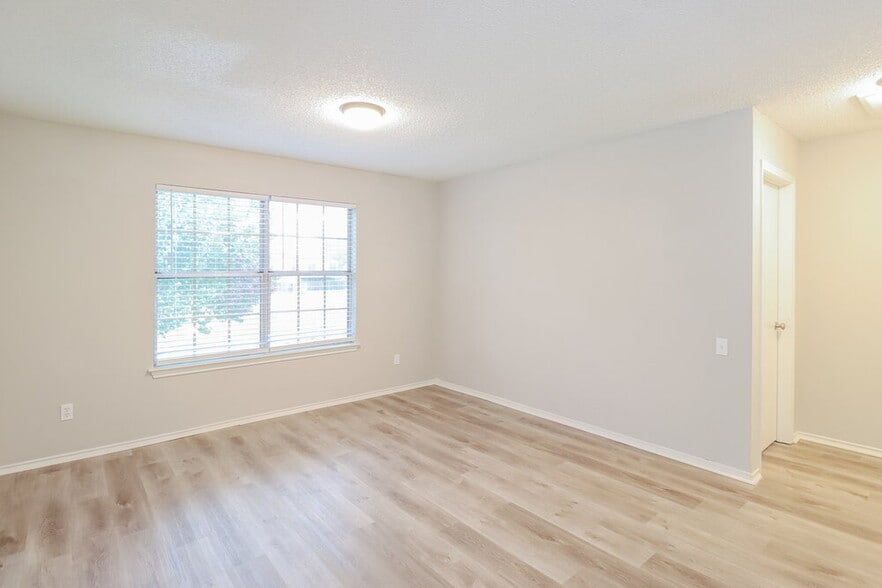 Building Photo - 427 Chancellorsville Dr