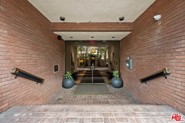 Building Photo - 268 S Lasky Dr