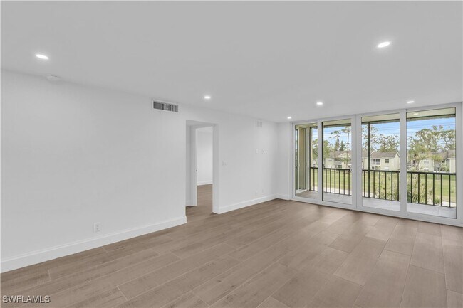 Building Photo - 1085 Forest Lakes Dr