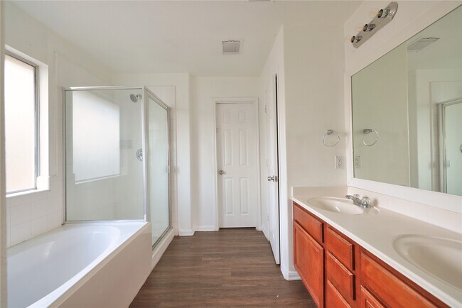 Building Photo - 3802 Harris Mill Dr