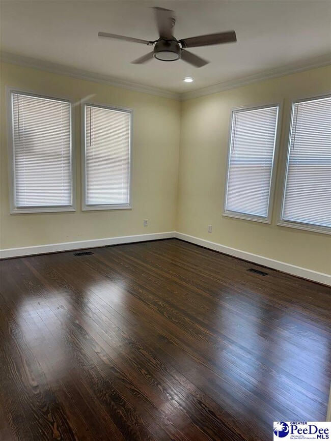 Building Photo - 203 S Franklin Dr