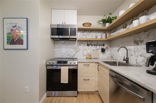 Building Photo - 4320 SW 74TH Ter