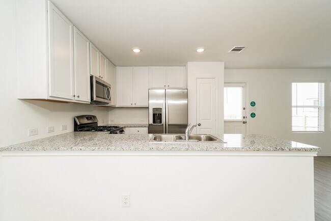 Building Photo - 2412 Lake Hls