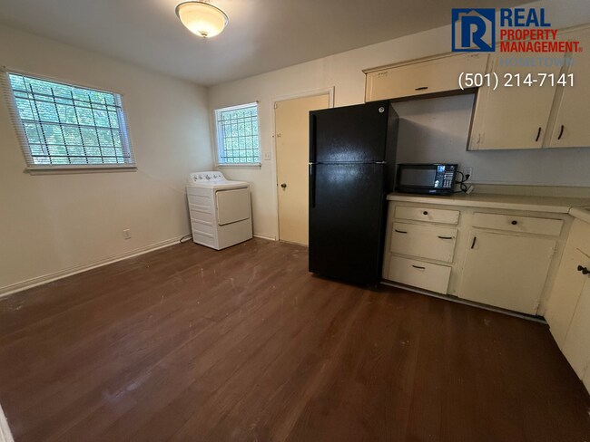 Building Photo - 7325 Knollwood Rd