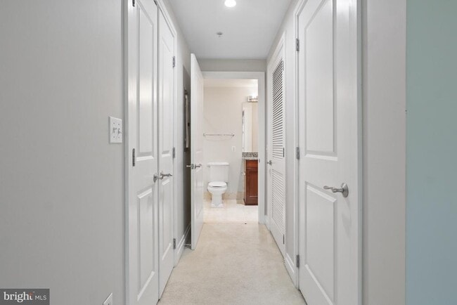 Building Photo - 8220 Crestwood Heights Dr