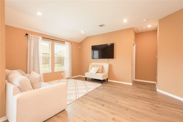 Building Photo - 300 Tadpole Ln