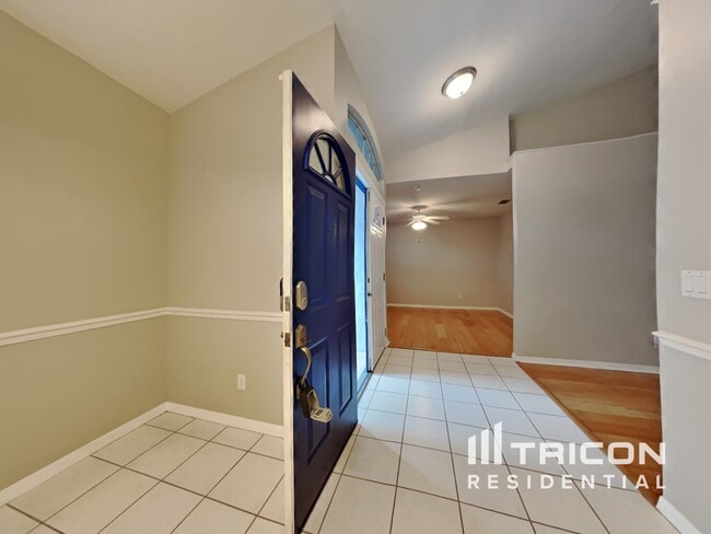 Building Photo - 1761 Banyan Dr