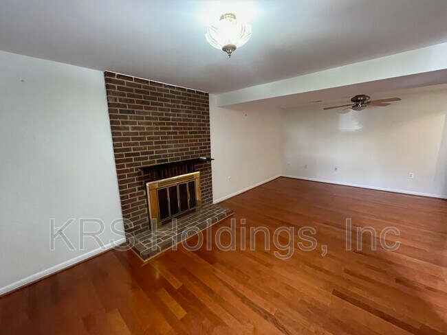 Building Photo - 5597 Shannon Ct