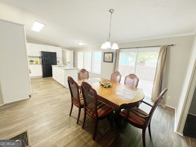 Building Photo - 325 Washington Dr